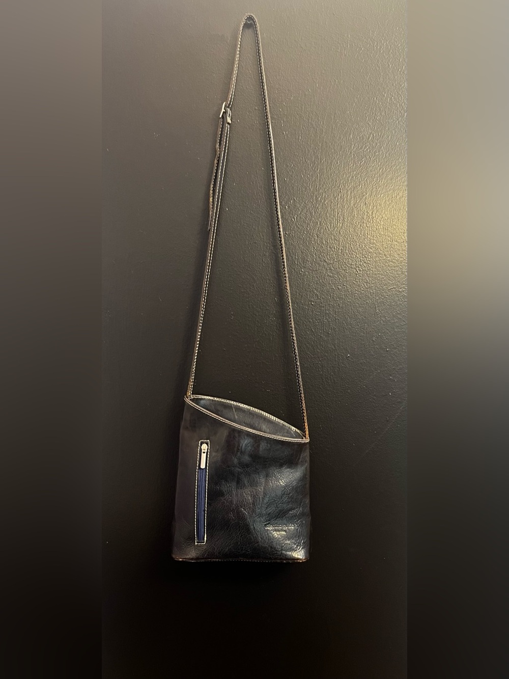 RARE 🔥 Vintage Valentino Guido Italian Leather Crossbody Bag - Picture 3 of 3